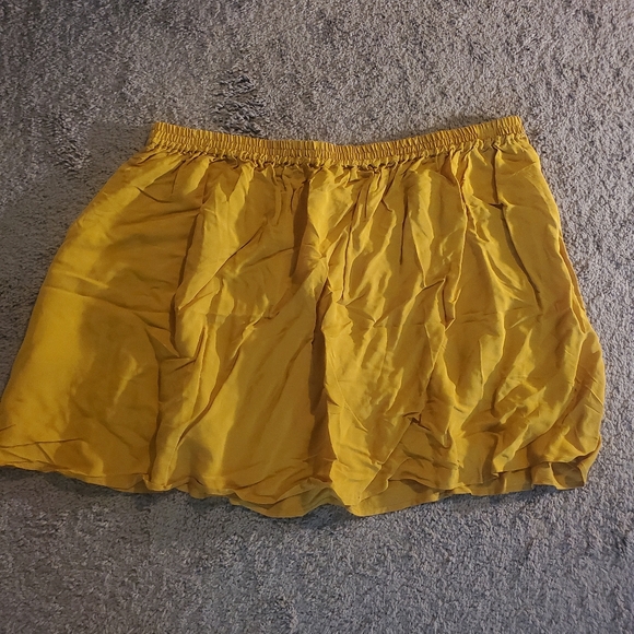 yellow skirt - Picture 4 of 4